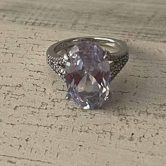 Sparkling Statement Ring. - Picture 2 of 8
